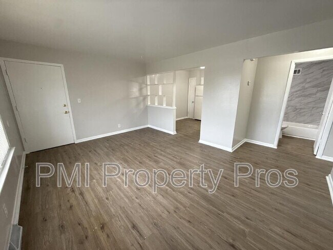 Building Photo - 7701 W Hampton Ave
