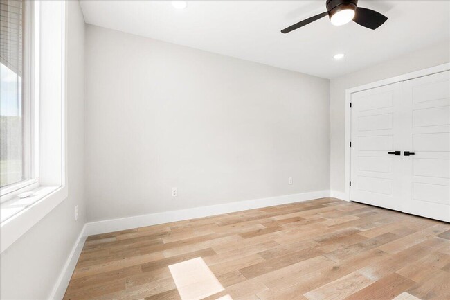 Building Photo - 145 Crooked Creek Dr