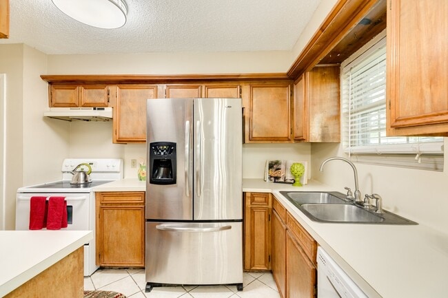 Building Photo - 530 Tall Timber Dr