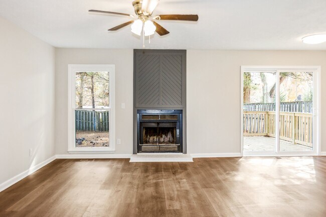 Building Photo - 3-Bedroom Retreat with 2 Full Baths in Fayetteville