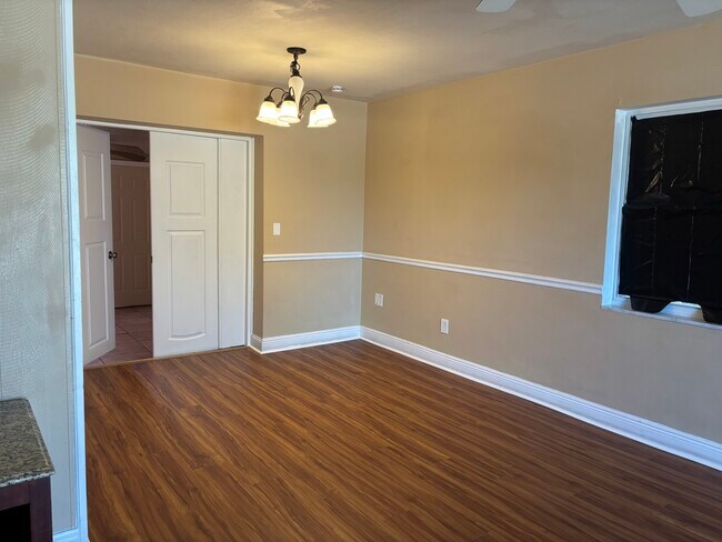 Building Photo - 6453 Skyline Ct