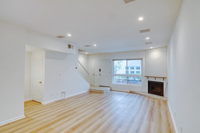 Building Photo - 938 18th St