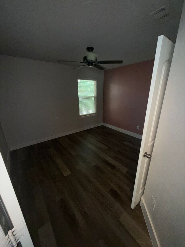 Building Photo - $1,1000 OFF YOUR FIRST FULL RENT IF YOU ARE READY TO MOVE!!!!!River Garden Addition 3 bed 2 1/2 b...