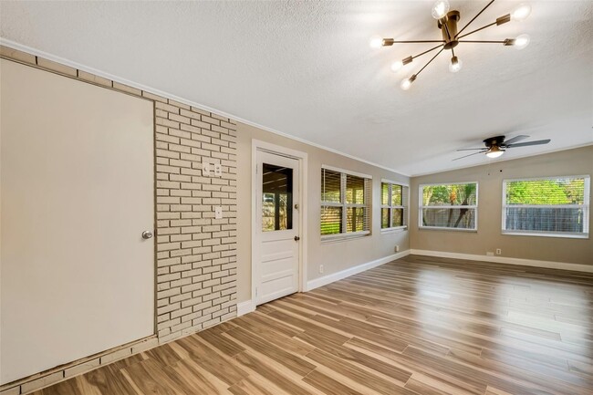 Building Photo - 1824 Roanoke Ave