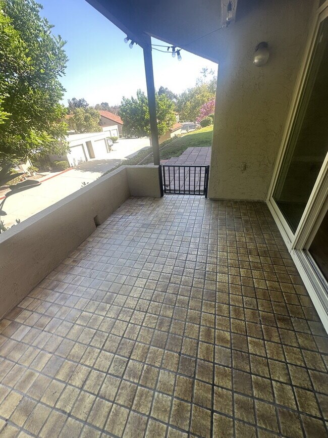 Building Photo - $3,400 - Charming Ground-Floor 2 Bed / 2 Bath Condo in Desirable Oaks North 55+ Community