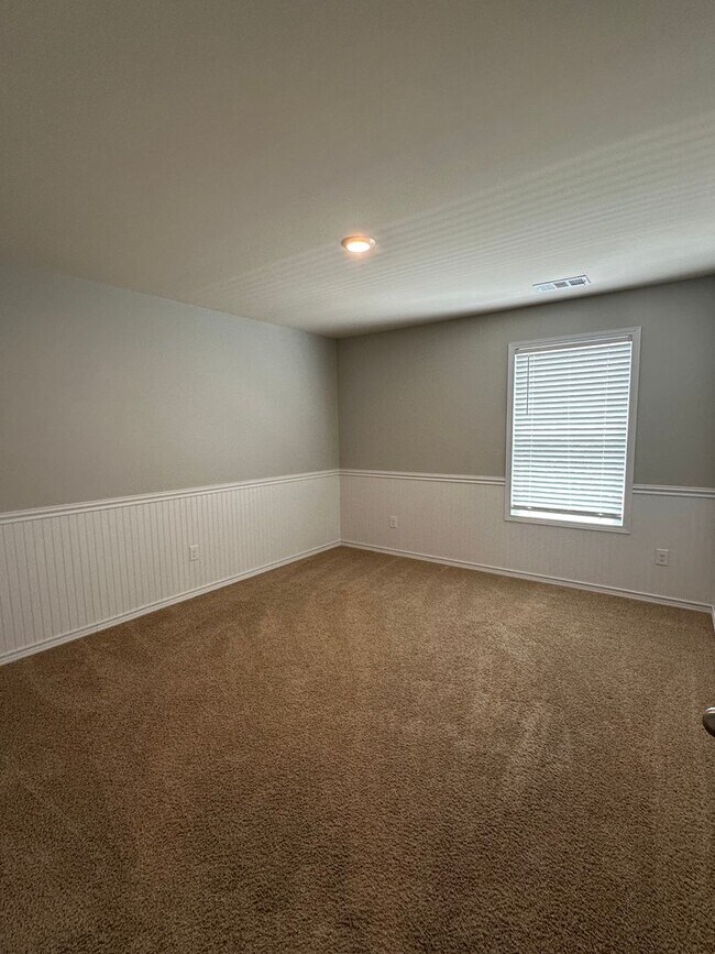 Building Photo - 4 Bedroom home in Gainesville!