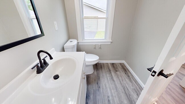 Building Photo - Renovated 3 bedroom home near the Airport