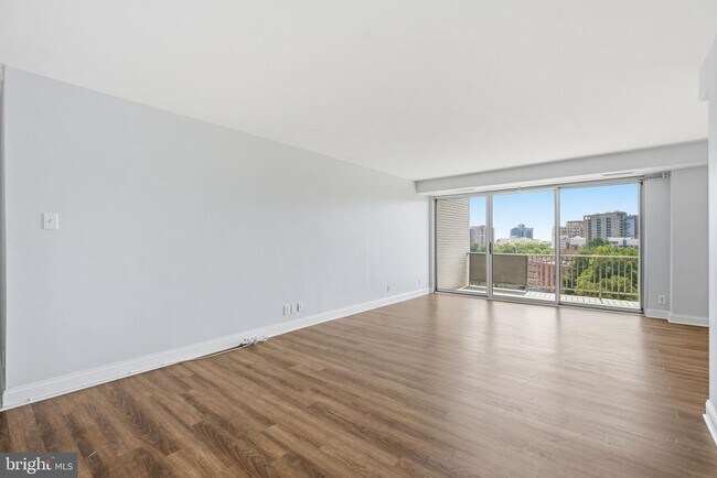 Building Photo - 8315 N Brook Ln