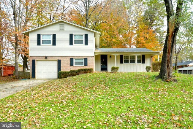 Primary Photo - 5111 Gainsborough Dr