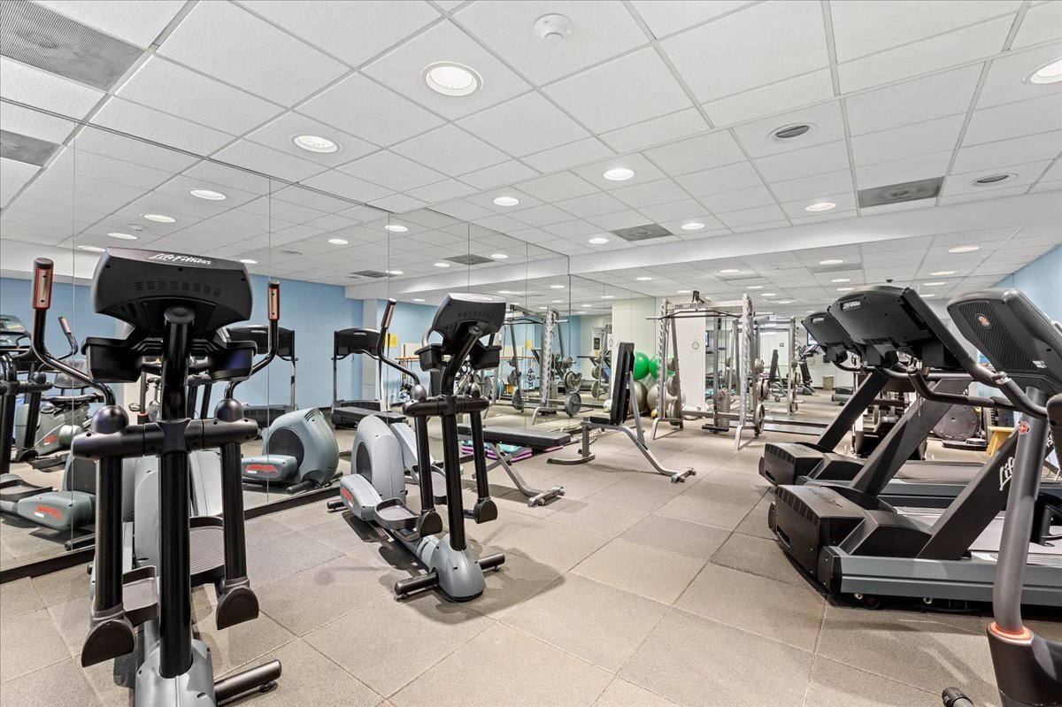 Building Photo - 40 E Delaware Pl