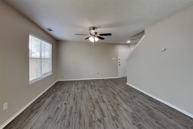 Building Photo - 33326 Cottonwood Bend