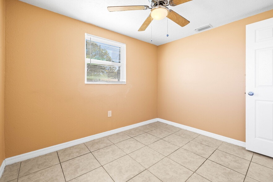 Building Photo - 2137 Ranchita Trl