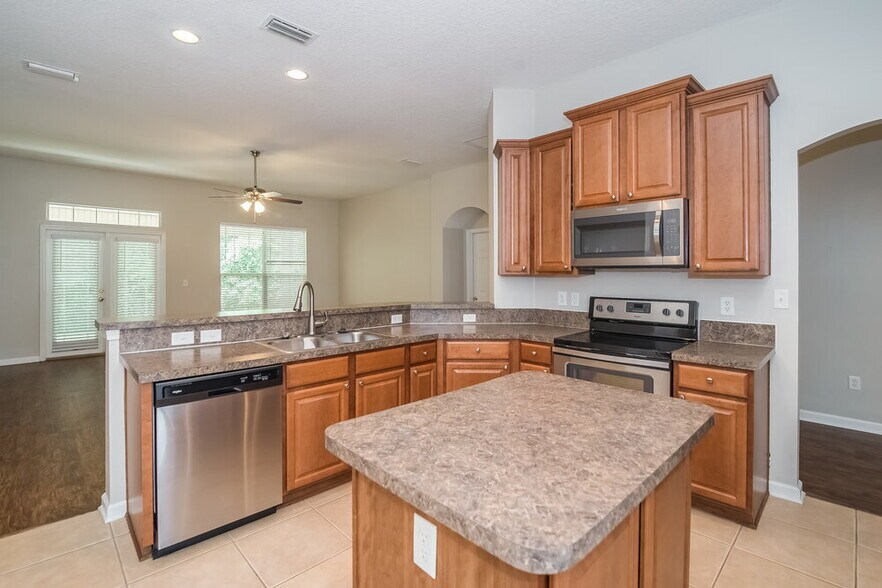 Building Photo - 14081 Bradley Cove Rd