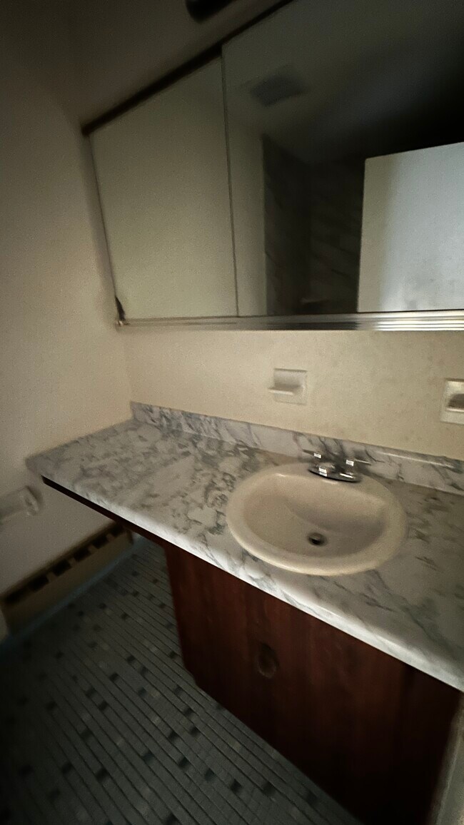 Building Photo - 1101 Bromley Est