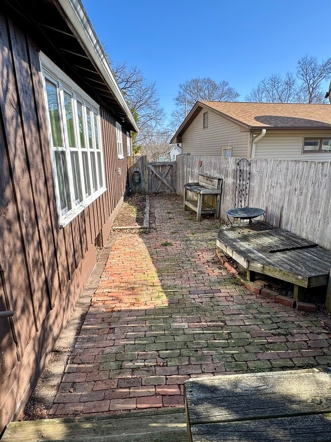 Building Photo - 1535 Monterey Ct