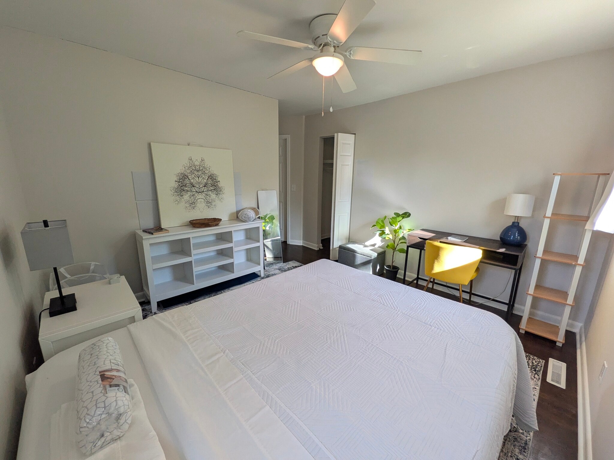 Room for Rent - 4523 W Montague Ave