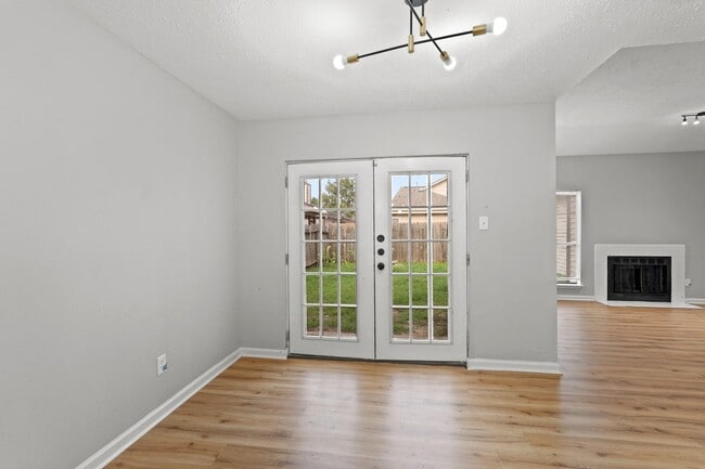 Building Photo - 7215 Trogon Ln