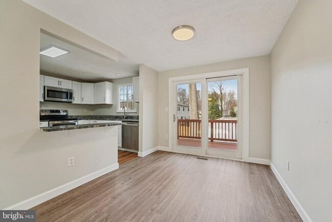 Building Photo - 308 Raussell Pl