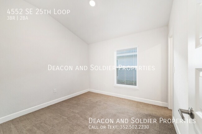 Building Photo - 4552 SE 25th Loop