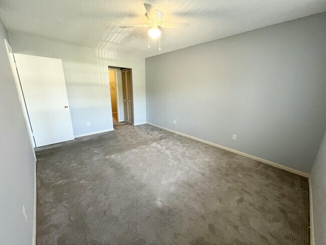 Building Photo - 1000 NW 13th St