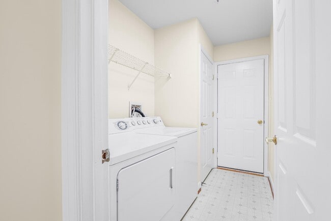 Building Photo - 631 Gatestone St