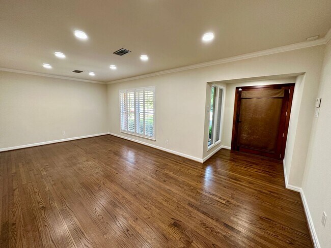 Building Photo - Wonderful newly updated home for rent in t...