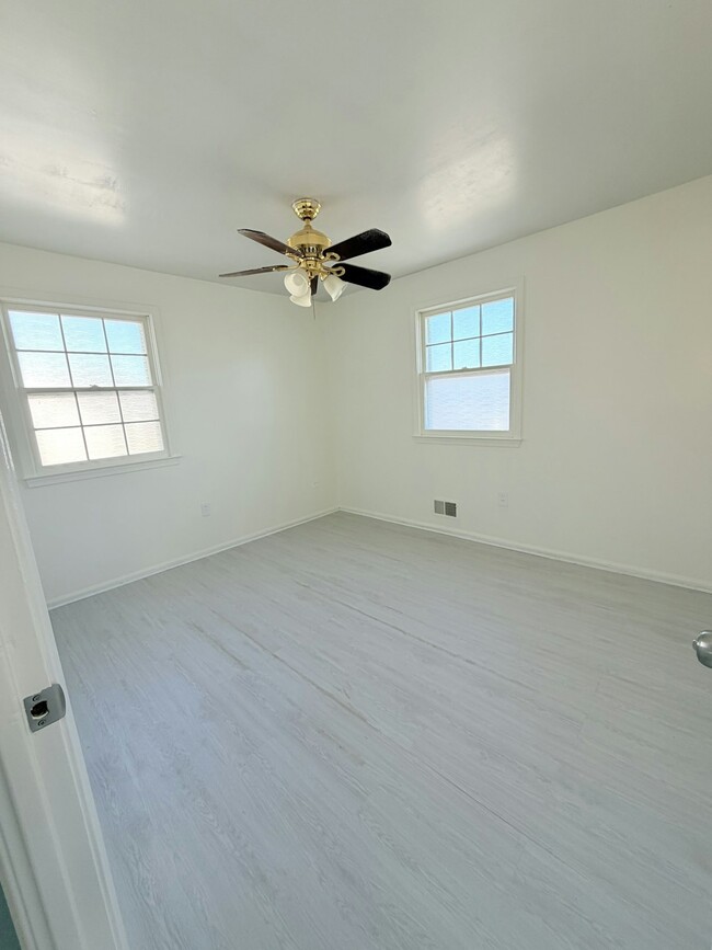 Building Photo - 8148 Murray Hill Dr