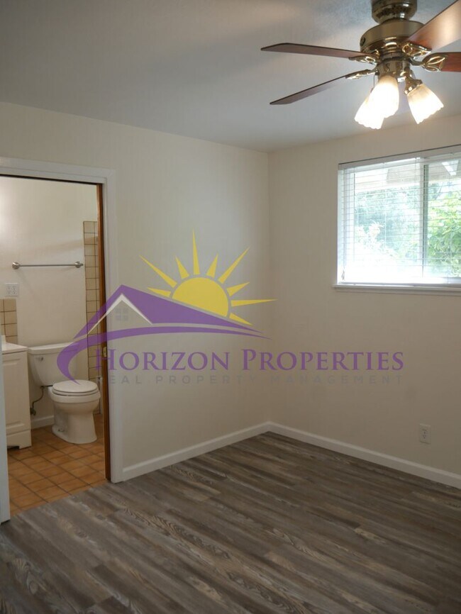 Building Photo - Remodeled 4 Bed 2 Bath 1,483 sqft in Fair Oaks