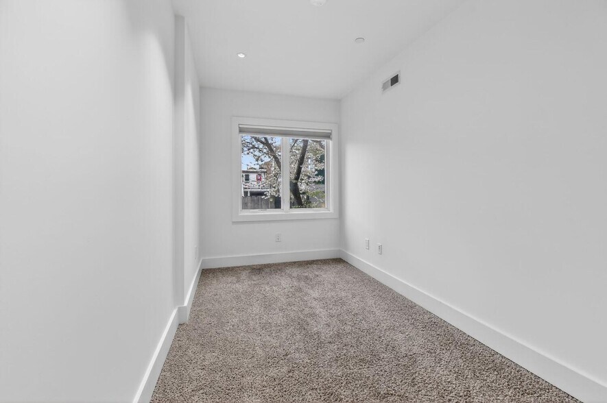 Building Photo - 1503 11th St NW