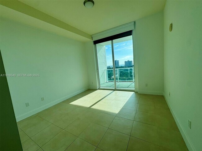 Building Photo - 2525 SW 3rd Ave