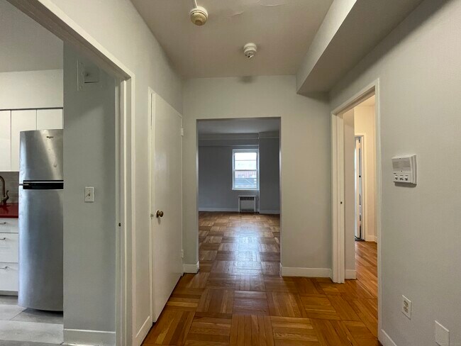 Building Photo - 230 Farmington Ave