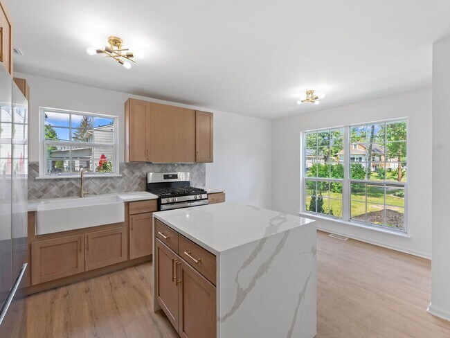Building Photo - Fully Renovated 3-Bedroom Home with Designer Kitchen, Large Deck & Central Air in Pennsauken
