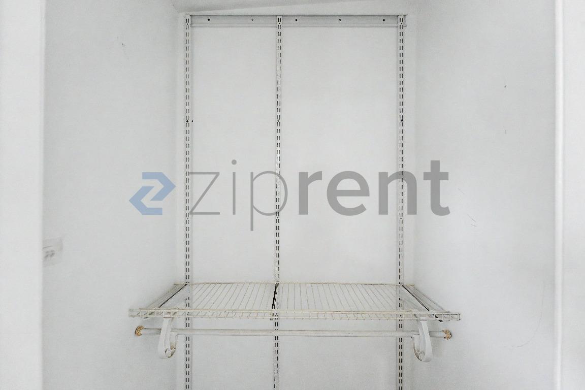 Building Photo - Unit