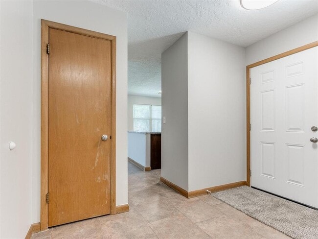 Building Photo - 306 S Mercedes Dr