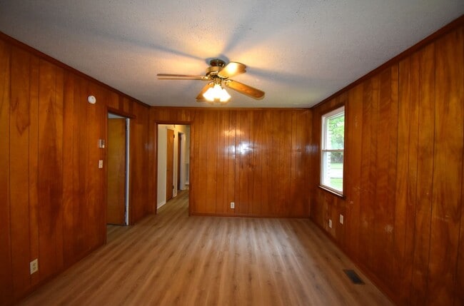 Building Photo - 3 Bedroom Home For Rent Near Post!