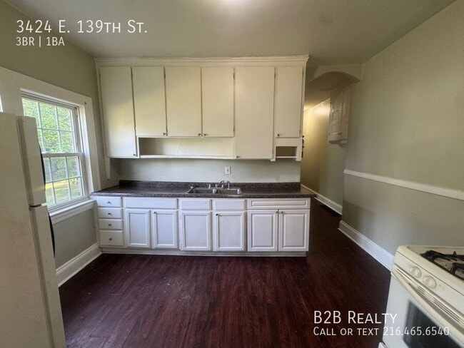 Building Photo - 3424 E 139th St