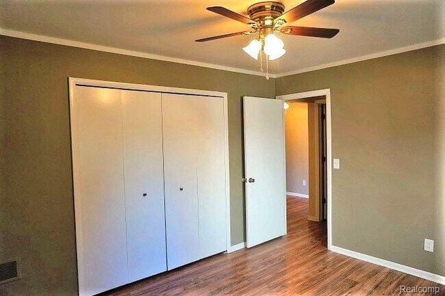 Building Photo - 43298 Mound Rd