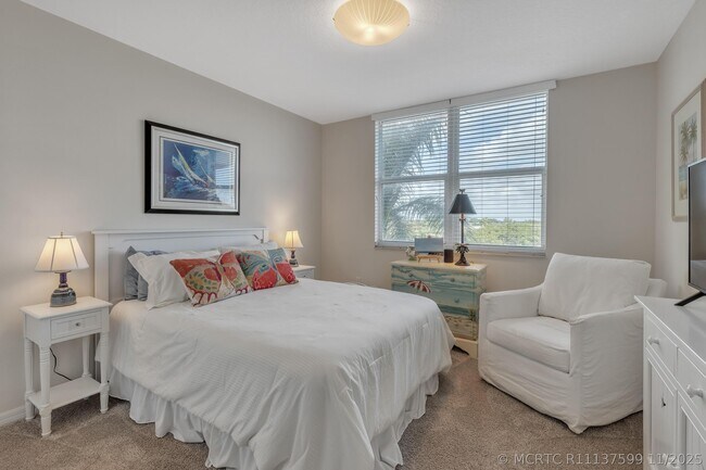 Building Photo - 700 E Boynton Beach Blvd