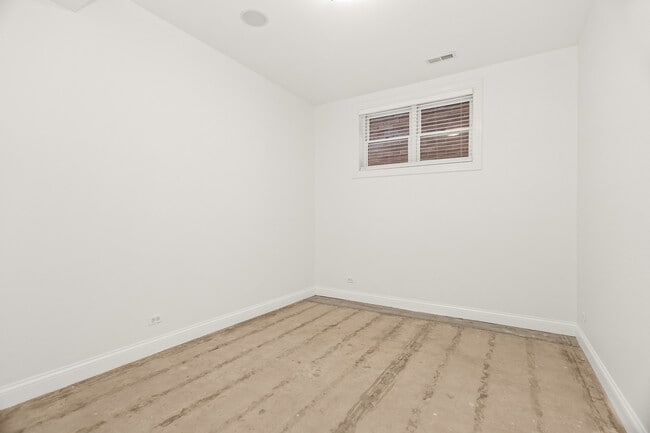 Building Photo - 3928 N Greenview Ave