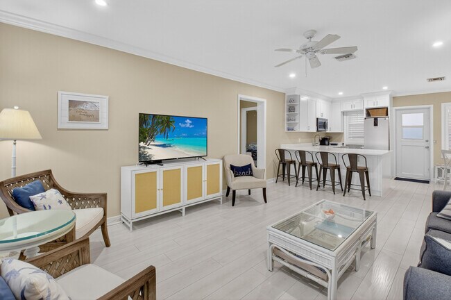 Building Photo - 817 N Ocean Blvd