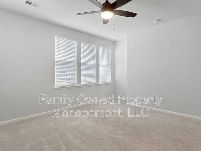Building Photo - 420 W Respite Ln