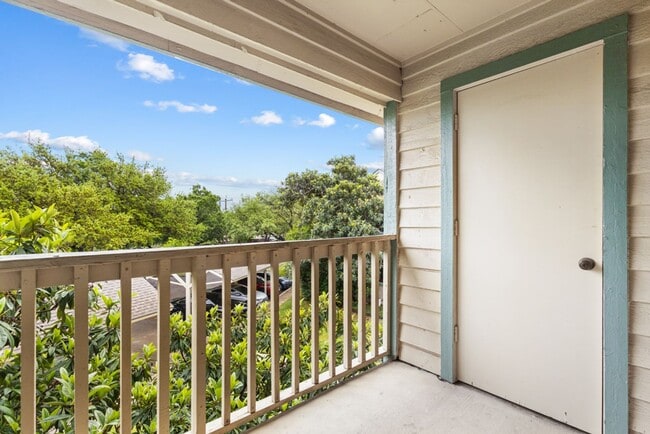 Building Photo - 1 Bedroom 1 bath Covington Oaks