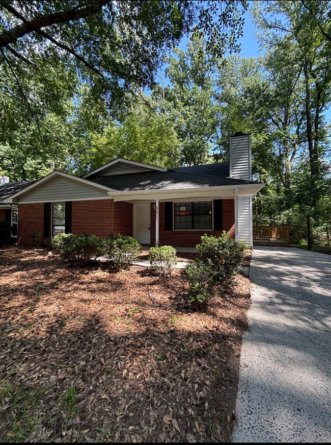 Primary Photo - Rach townhomes 2 BR 2 Bath with access to ...