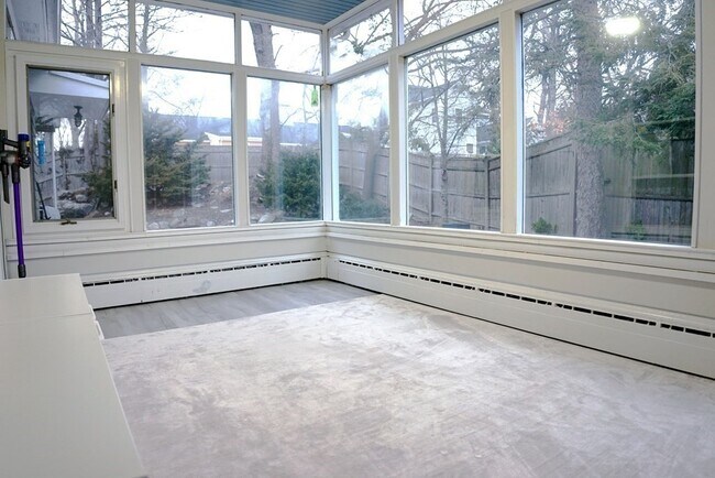 Building Photo - 44 Rolling Ln