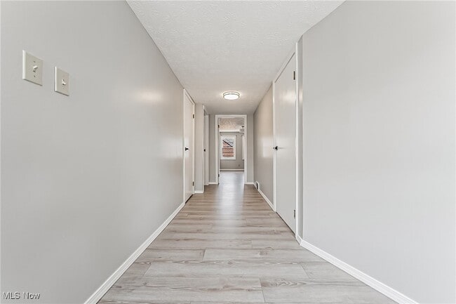 Building Photo - 24111 Edgehill Dr