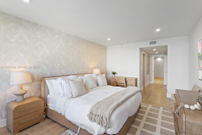 Building Photo - 141 Crandon Blvd