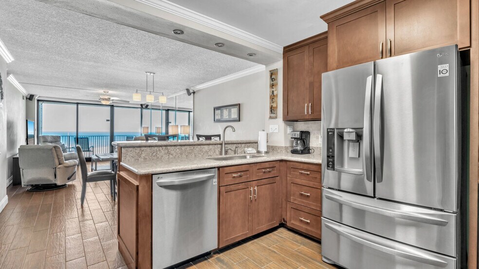 Building Photo - 7205 Thomas Dr