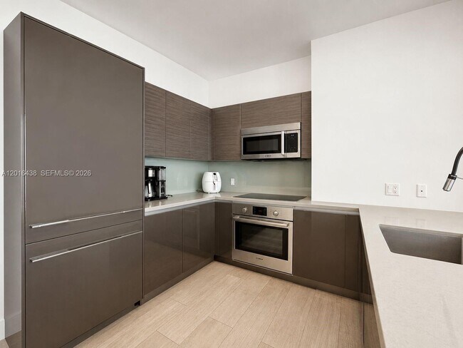 Building Photo - 1080 Brickell Ave