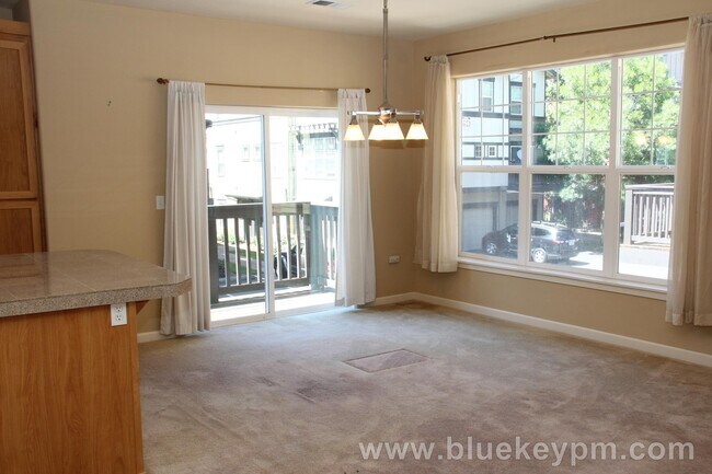 Building Photo - 2 Bed, 2.5 Bath Townhome at Woodhaven Crossing in Sherwood