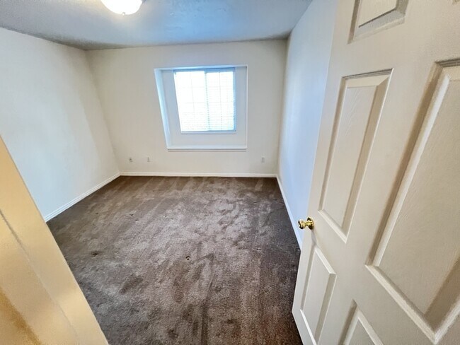 Building Photo - 1023 W 1360 S